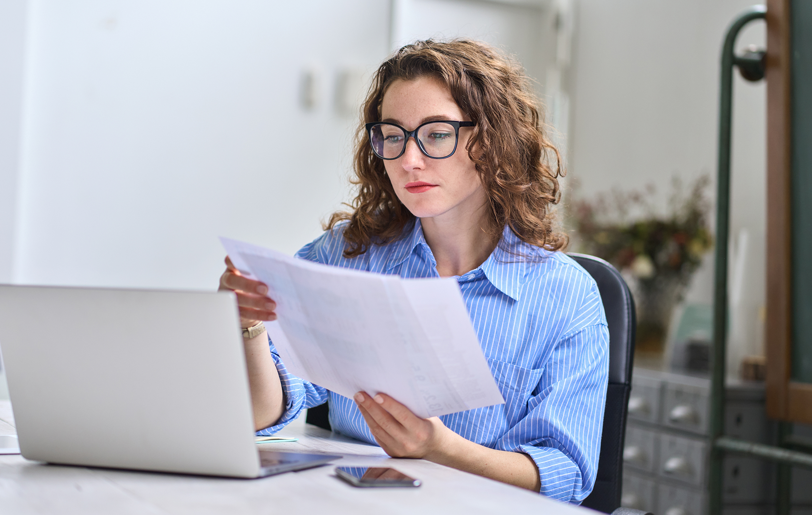 Young,Busy,Business,Woman,Manager,,Lawyer,Or,Company,Employee,Holding